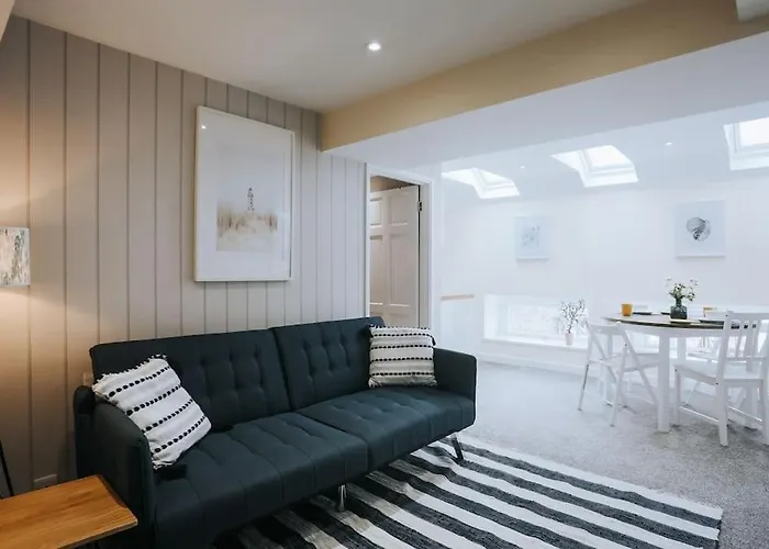 The Lighthouse, Boutique Apartment In The Town Centre - Starlink Wi-Fi